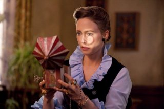 Vera Farmiga in una scena clou del film L'Evocazione - The Conjuring