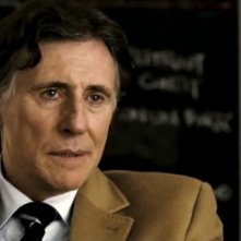 All Things to All Men: Gabriel Byrne in una scena