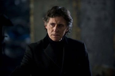 All Things to All Men: Gabriel Byrne in una scena del film