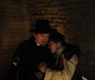 Marco Cassini accanto a Gigi Proietti ne L'ultimo Papa Re