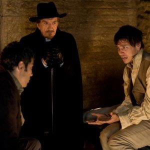 Marco Cassini con Gigi Proietti ne L'ultimo Papa Re