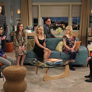 The Big Bang Theory: una scena di gruppo per l'episodio The Closet Reconfiguration