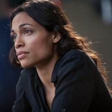 Fire with Fire: Rosario Dawson in una scena del film