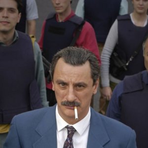 Giorgio Tirabassi nei panni di Paolo Borsellino, dietro di lui Carmelo Galati nel ruolo di Claudio Traina