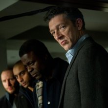 Trance: il minaccioso Vincent Cassel col suo gruppo di assistenti