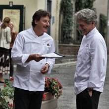 Benvenuti a tavola 2: Fabrizio Bentivoglio e Giorgio Tirabassi in una scena
