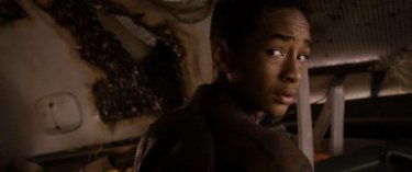 Jaden Smith nei panni del giovane Kitai Raige in una scena di After Earth