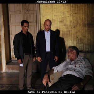 Il commissario Montalbano: Luca Zingaretti e Peppino Mazzotta nell'episodio Il sorriso di Angelica
