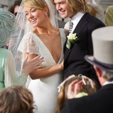 Rush: Chris Hemsworth e Olivia WIlde in una scena del loro matrimonio