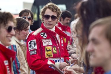 Rush: Daniel Bruhl con gli occhiali da sole nei panni di Niki Lauda