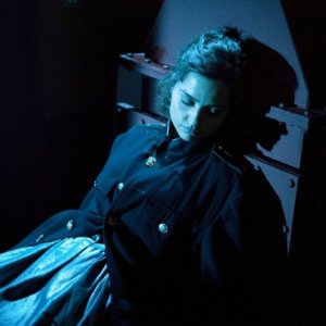 Jenna-Louise Coleman in un'immagine dell'episodio Cold War, settima stagione di Doctor Who