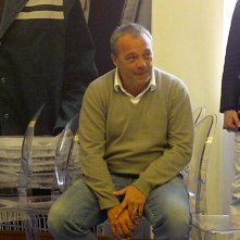 La Mossa Del Pinguino Il Regista Del Film Claudio Amendola Sorride Durante La Conferenza Stampa 271566