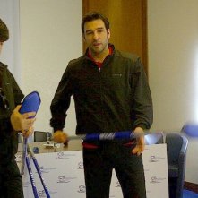 La Mossa Del Pinguino Ricky Memphis Ed Edoardo Leo Con Le Loro Scope Da Curling Durante La Conferenz 271571