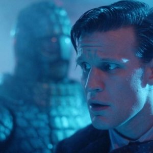Matt Smith affronta il pericolo nell'episodio Cold War, settima stagione di Doctor Who