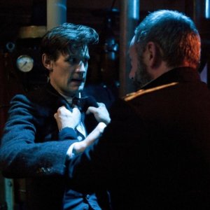 Matt Smith e Liam Cunningham in un'immagine dell'episodio Cold War, settima stagione di Doctor Who