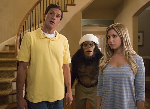 Scary Movie 5: Simon Rex e Ashley Tisdale in una scena del film