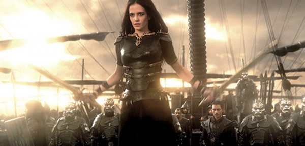 300: Rise of an Empire - Eva Green circondata da soldati