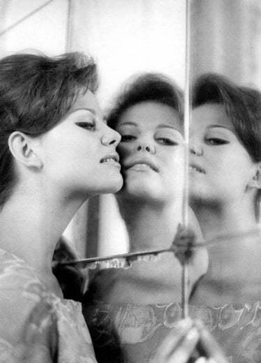 Claudia Cardinale: ritratto di una diva specchio