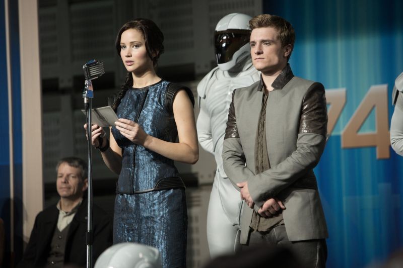 Hunger Games La Ragazza Di Fuoco Jennifer Lawrence Al Fianco Di Josh Hutcherson In Una Scena 271748