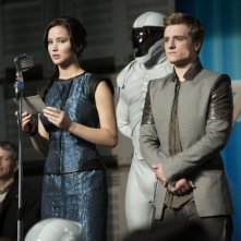 Hunger Games La Ragazza Di Fuoco Jennifer Lawrence Al Fianco Di Josh Hutcherson In Una Scena 271748
