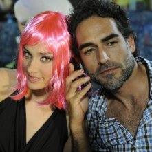 La finestra di Alice: Clizia Fornasier e Sergio Muñiz in una scena