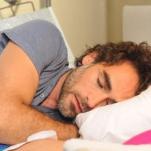 La finestra di Alice: Sergio Muñiz bello addormentato in una scena