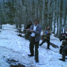 Ti ho cercata in tutti i necrologi: il regista e interprete del film Giancarlo Giannini sul set