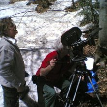 Ti ho cercata in tutti i necrologi: il regista e interprete del film Giancarlo Giannini sul set in Canada