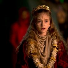 Emilia Jones in un'immagine dell'episodio The Rings of Akhaten, settima stagione di Doctor Who