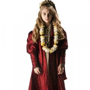 Emilia Jones in un'immagine promozionale dell'episodio The Rings of Akhaten, settima stagione di Doctor Who