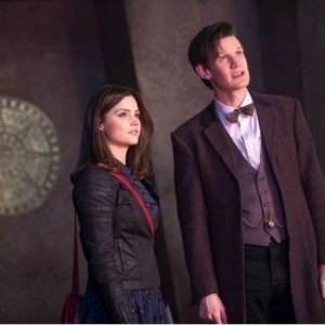 Jenna-Louise Coleman e Matt Smith in un'immagine dell'episodio The Rings of Akhaten, settima stagione di Doctor Who