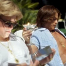 Behind the Candelabra: Matt Damon e Rob Lowe in una scena