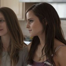Taissa Farmiga con Emma Watson in una scena di The Bling Ring