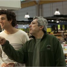 Les Gamins: Max Boublil e Alain Chabat in una scena della commedia
