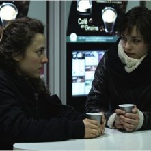 Les Lendemains: Pauline Parigot in una scena del film con Louise Szpindel