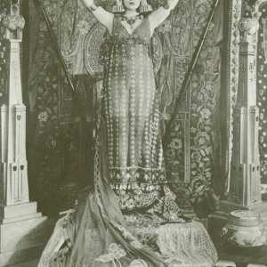 Theda Bara è Cleopatra nel film del 1917