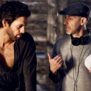 David S. Goyer sul set di Da Vinci's Demons con Tom Riley
