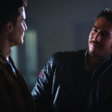 Alberto Ammann con Alex Gonzalez in una sequenza di Combustión