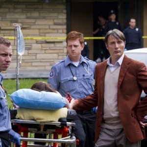 Hannibal: Mads Mikkelsen in una scena dell'episodio Apéritif