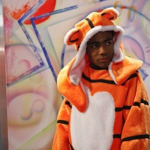 Community: Donald Glover nell'episodio Paranormal Parentage