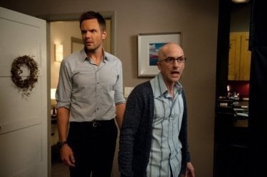 Community: Joel McHale e Jim Rash nell'episodio Intro to Knots