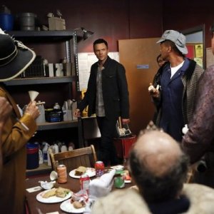Community: Joel McHale in una scena dell'episodio Basic Human Anatomy