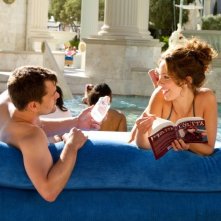 Joshua Jackson e Rebecca Hall in una scena di Una ragazza a Las Vegas