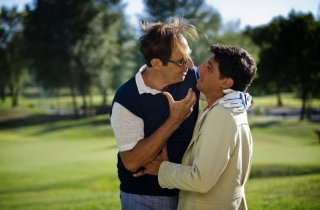 Mi rifaccio vivo: Neri Marcorè con Emilio Solfrizzi in una scena del film