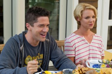 Katherine Heigl con Topher Grace nella commedia Big Wedding