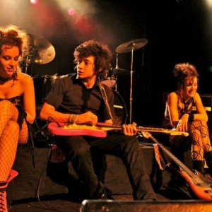 Lorianne Cherpillod, Jules Sitruk e Marie-Eve Musy in Bob et les Sex Pistaches