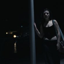 Esterno sera: Valentina Acca in una scena