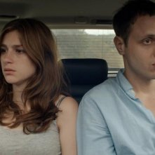 The Happy House: Khan Baykal  e Aya Cash in una scena