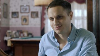 The Happy House: Khan Baykal in una scena