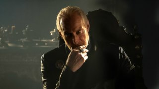 Il trono di spade: Charles Dance in una scena dell'episodio Kissed by Fire